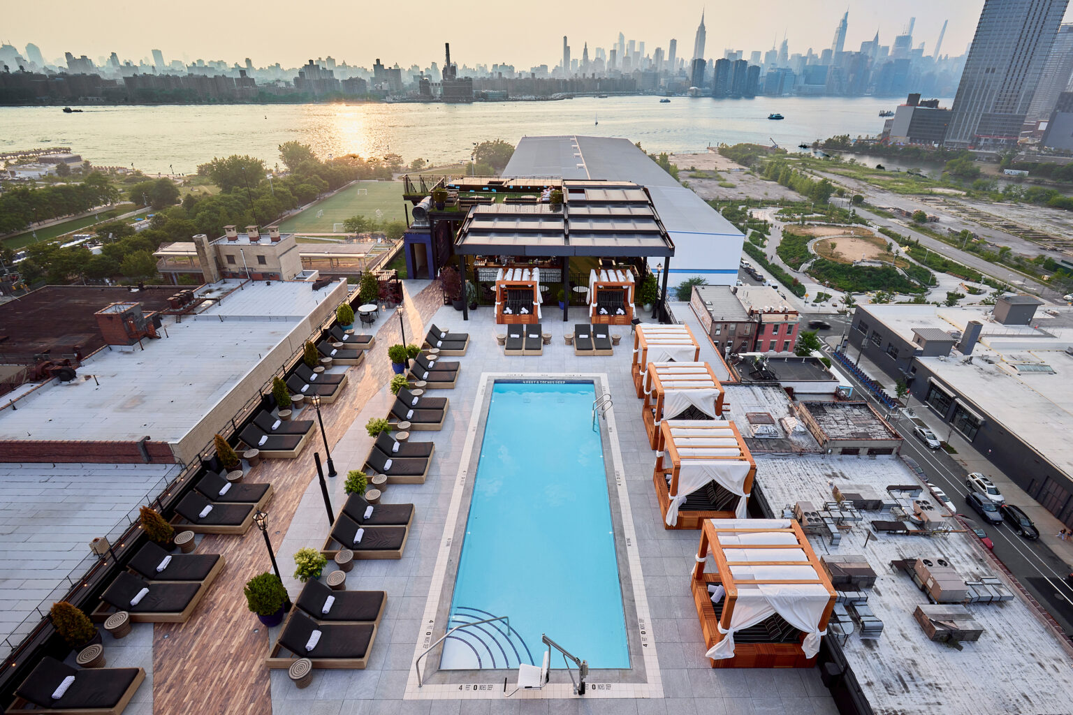 Williamsburg Rooftop Pool - ART Rooftops